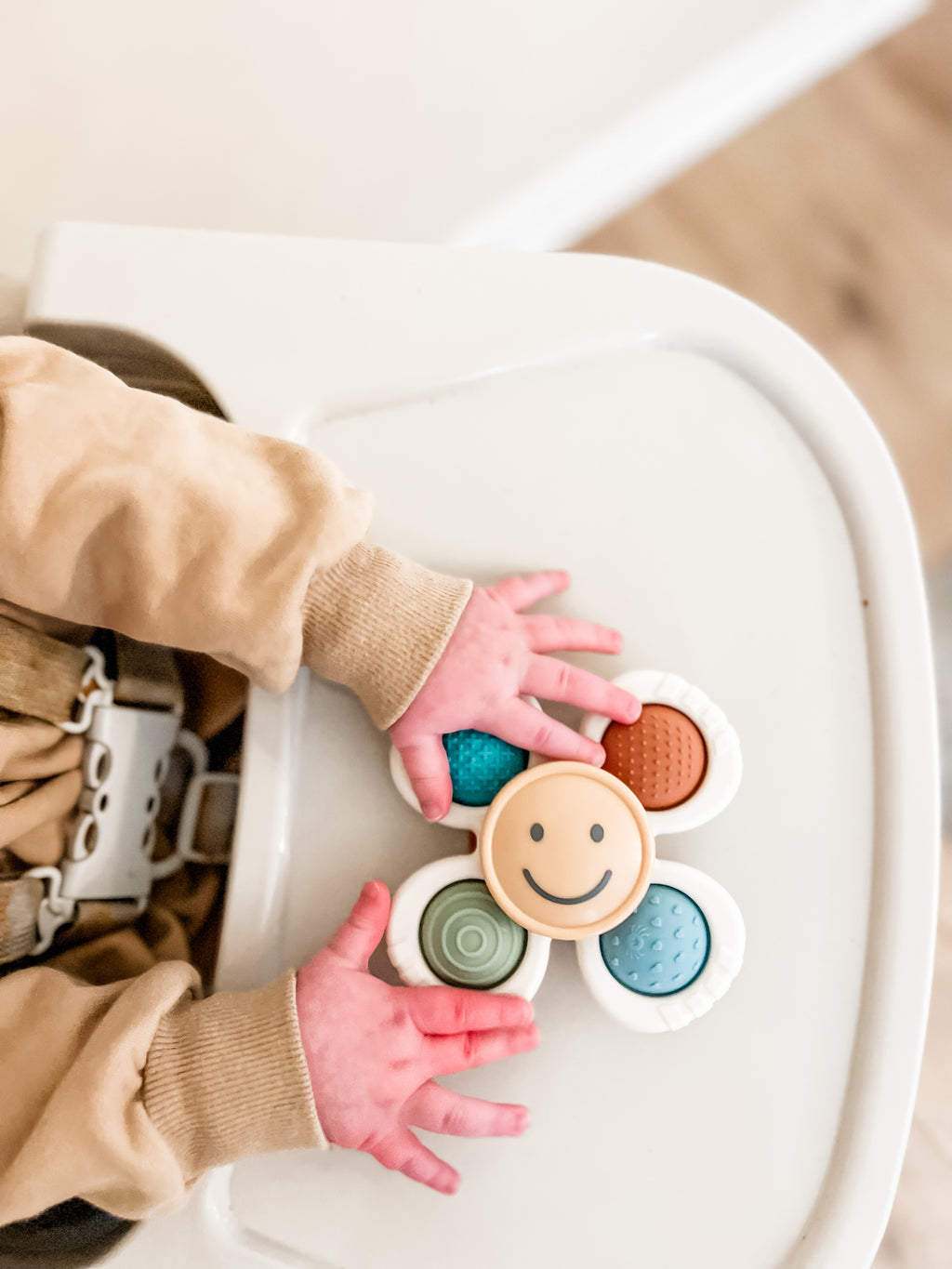 Itzy Pop & Whirl™ Fidget Spinner Travel & Bath Toy