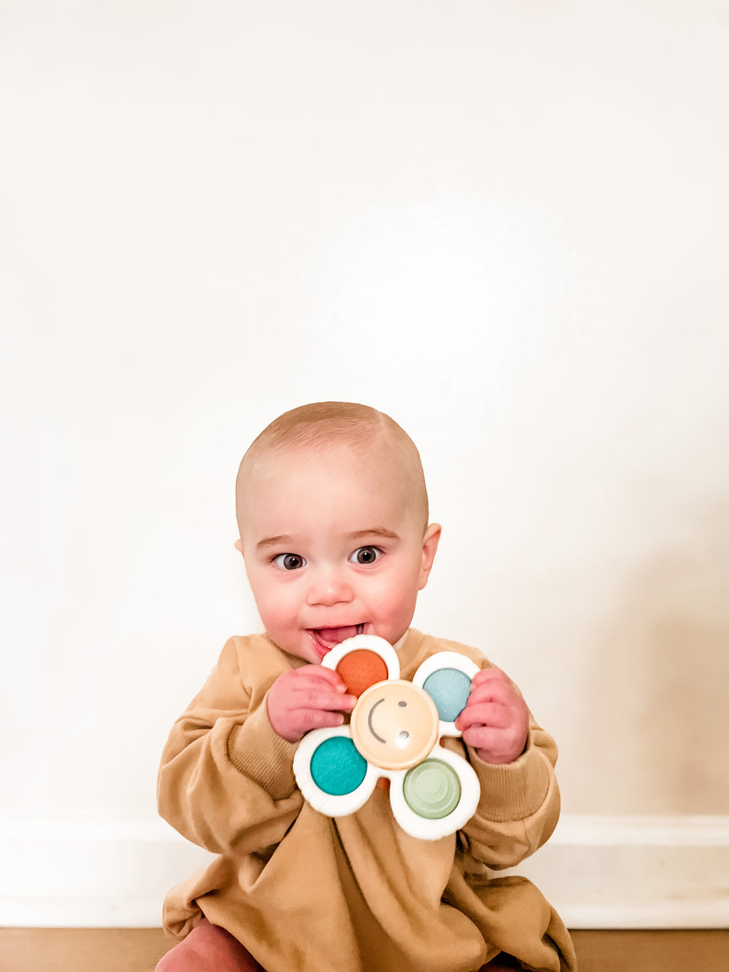 Itzy Pop & Whirl™ Fidget Spinner Travel & Bath Toy