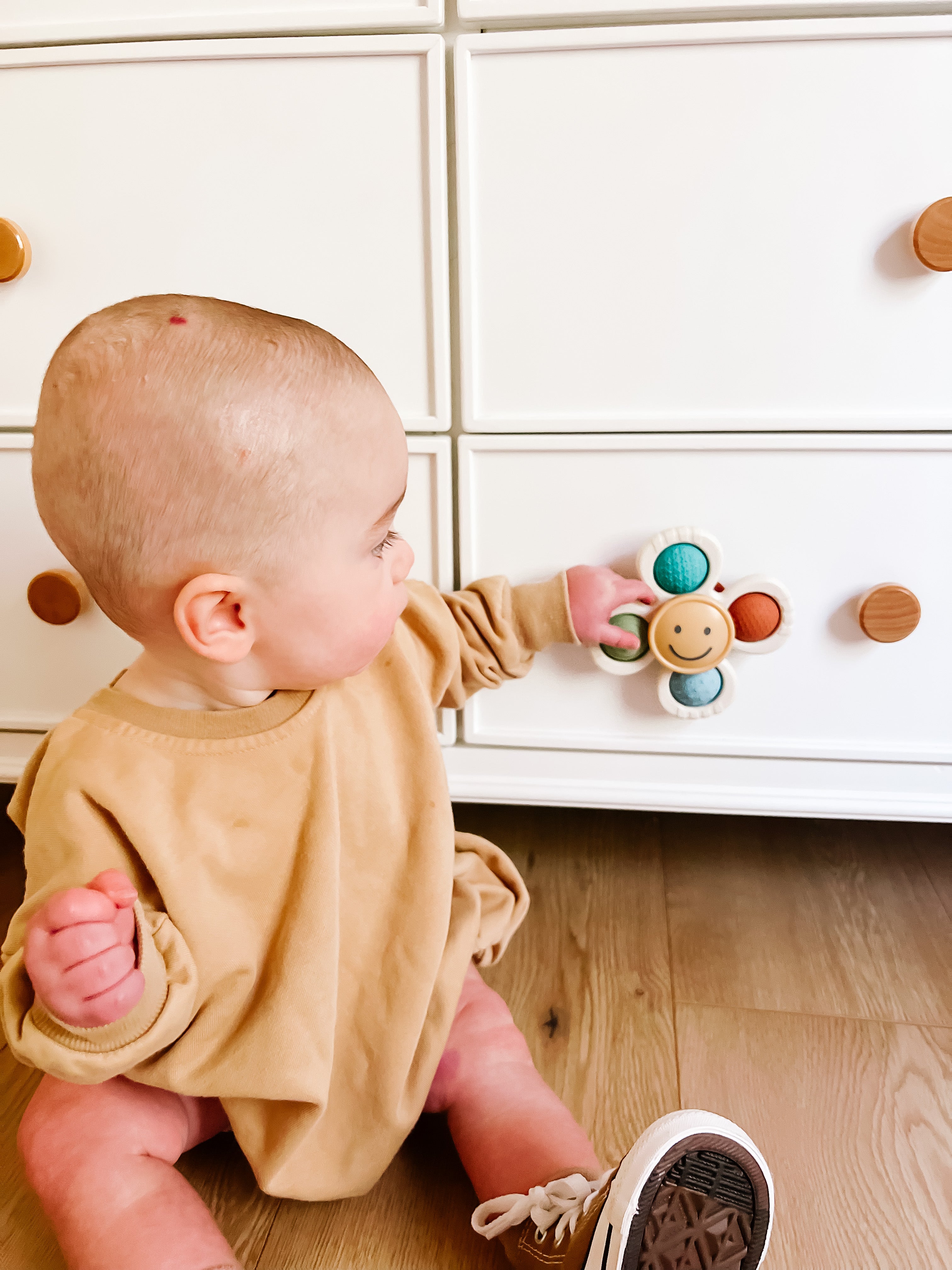 Itzy Pop & Whirl™ Fidget Spinner Travel & Bath Toy