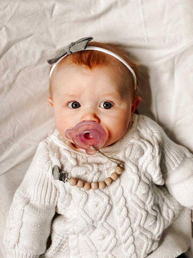 Ali+Oli Silicone Pacifier Clip (Beech Wood)