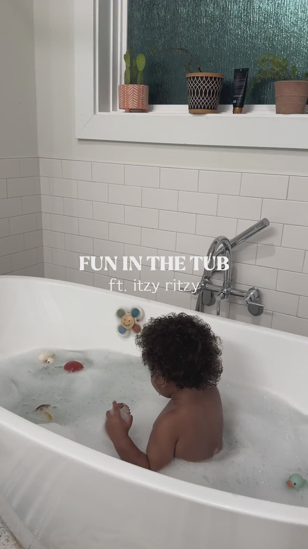 Itzy Pop & Whirl™ Fidget Spinner Travel & Bath Toy