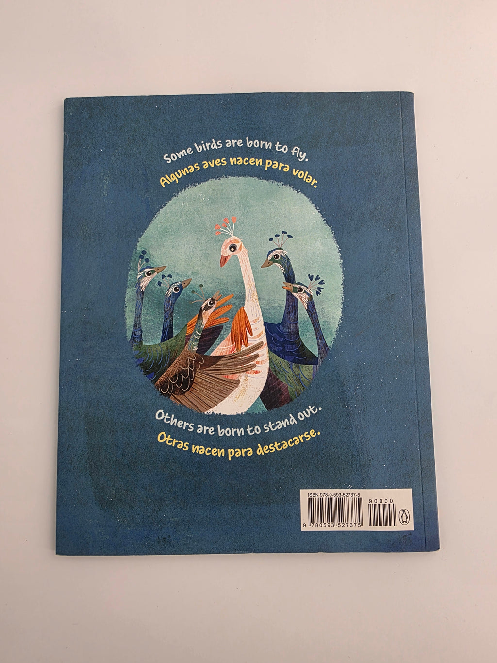 Birds of a Feather / Aves del mismo plumaje Paperback Book by Sita Singh