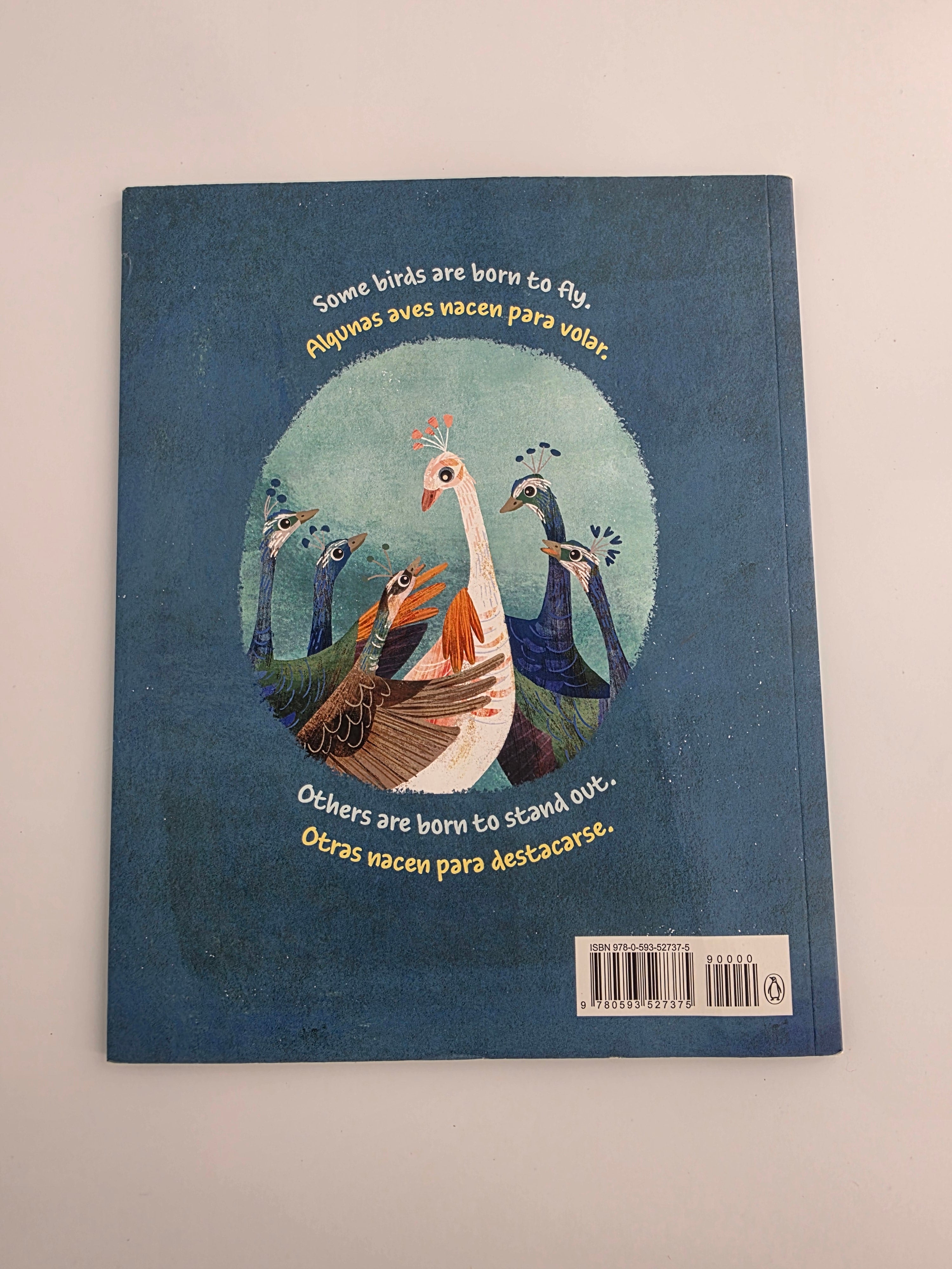 Birds of a Feather / Aves del mismo plumaje Paperback Book by Sita Singh
