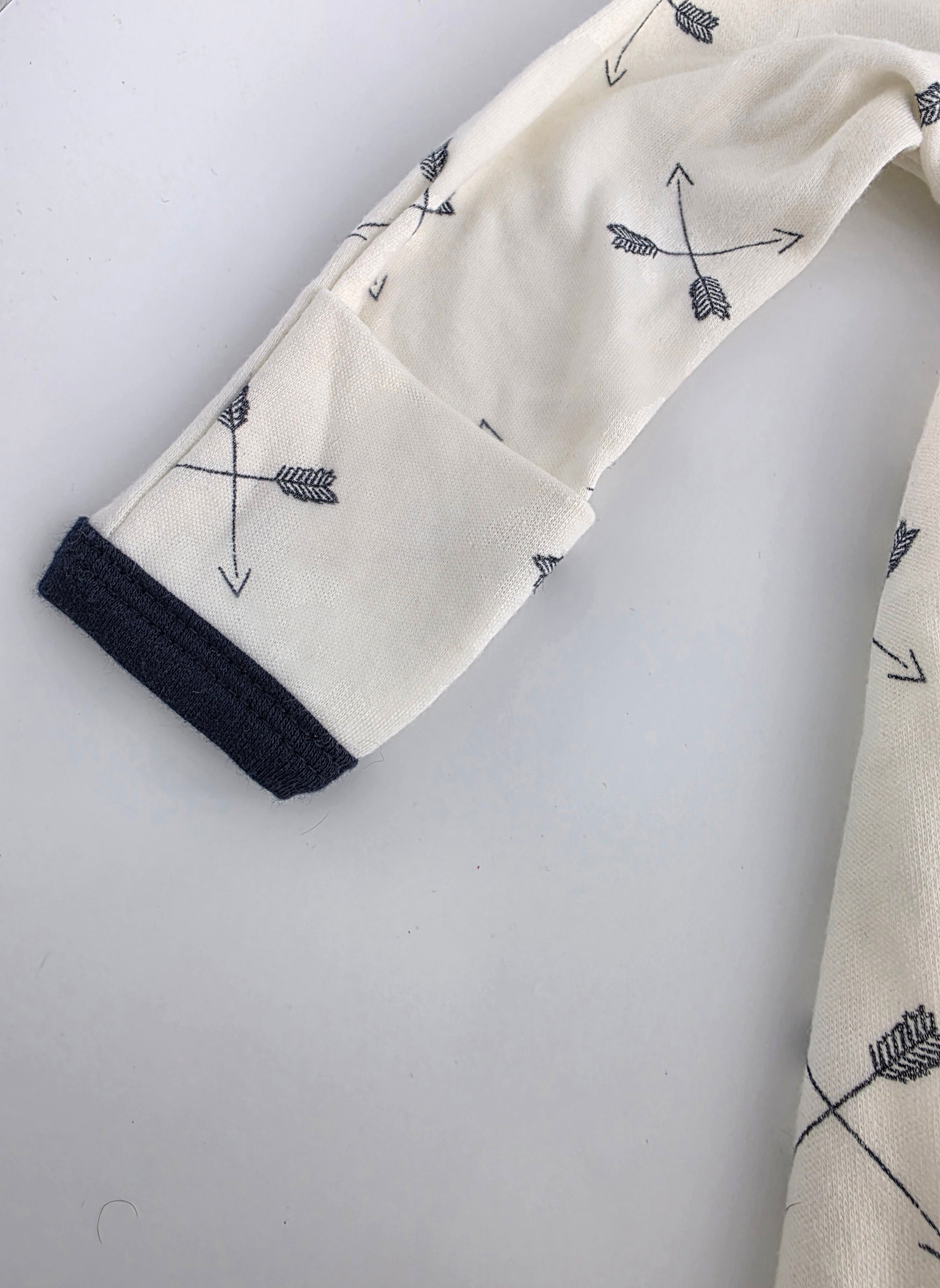 HB Crossed Arrows Sleep Gown – 3–9M