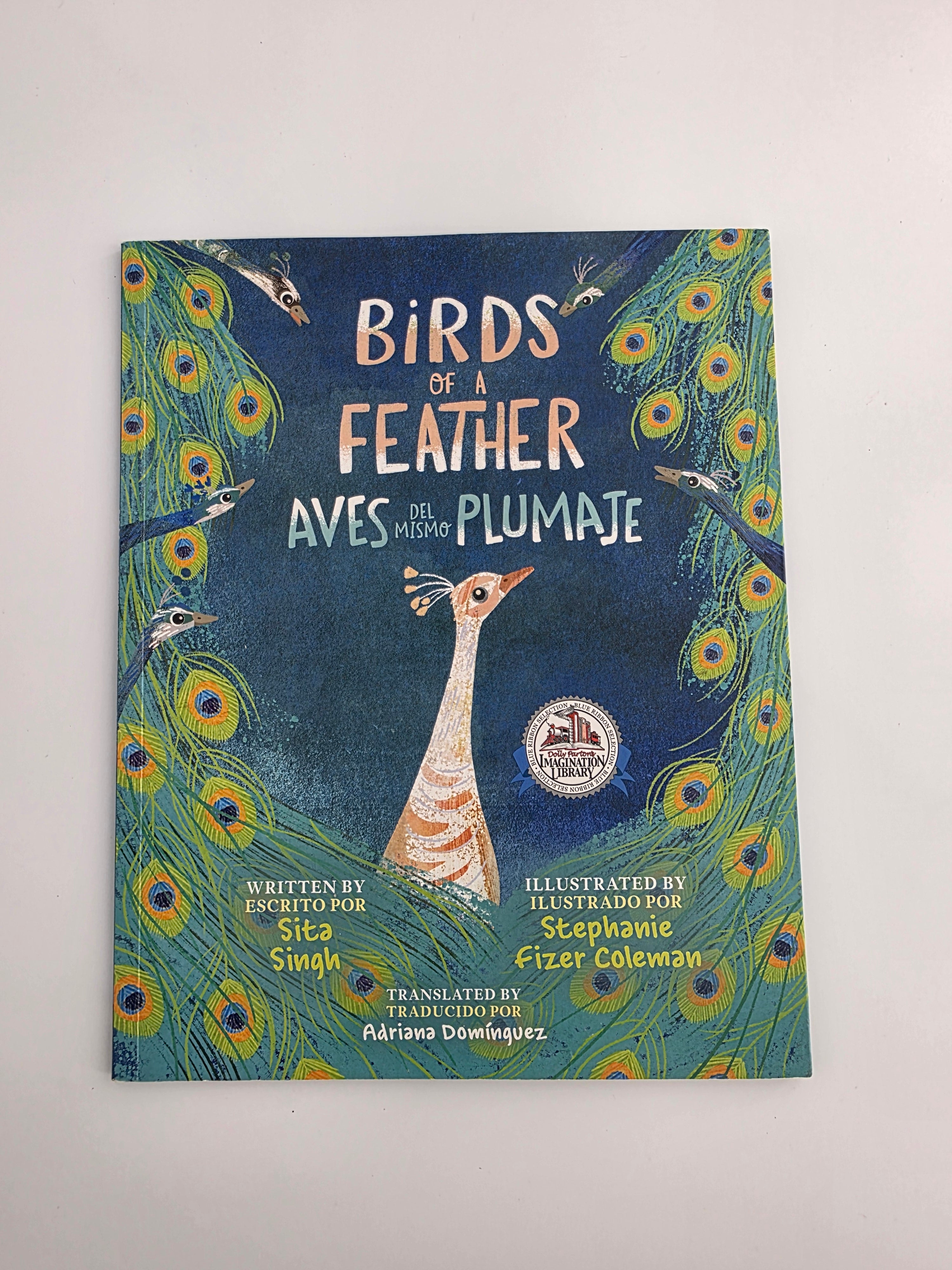 Birds of a Feather / Aves del mismo plumaje Paperback Book by Sita Singh