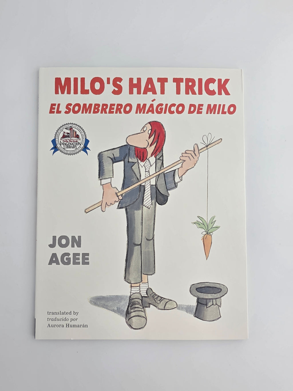 Milo's Hat Trick / El sombrero mágico de Milo Paperback Book by Jon Agee
